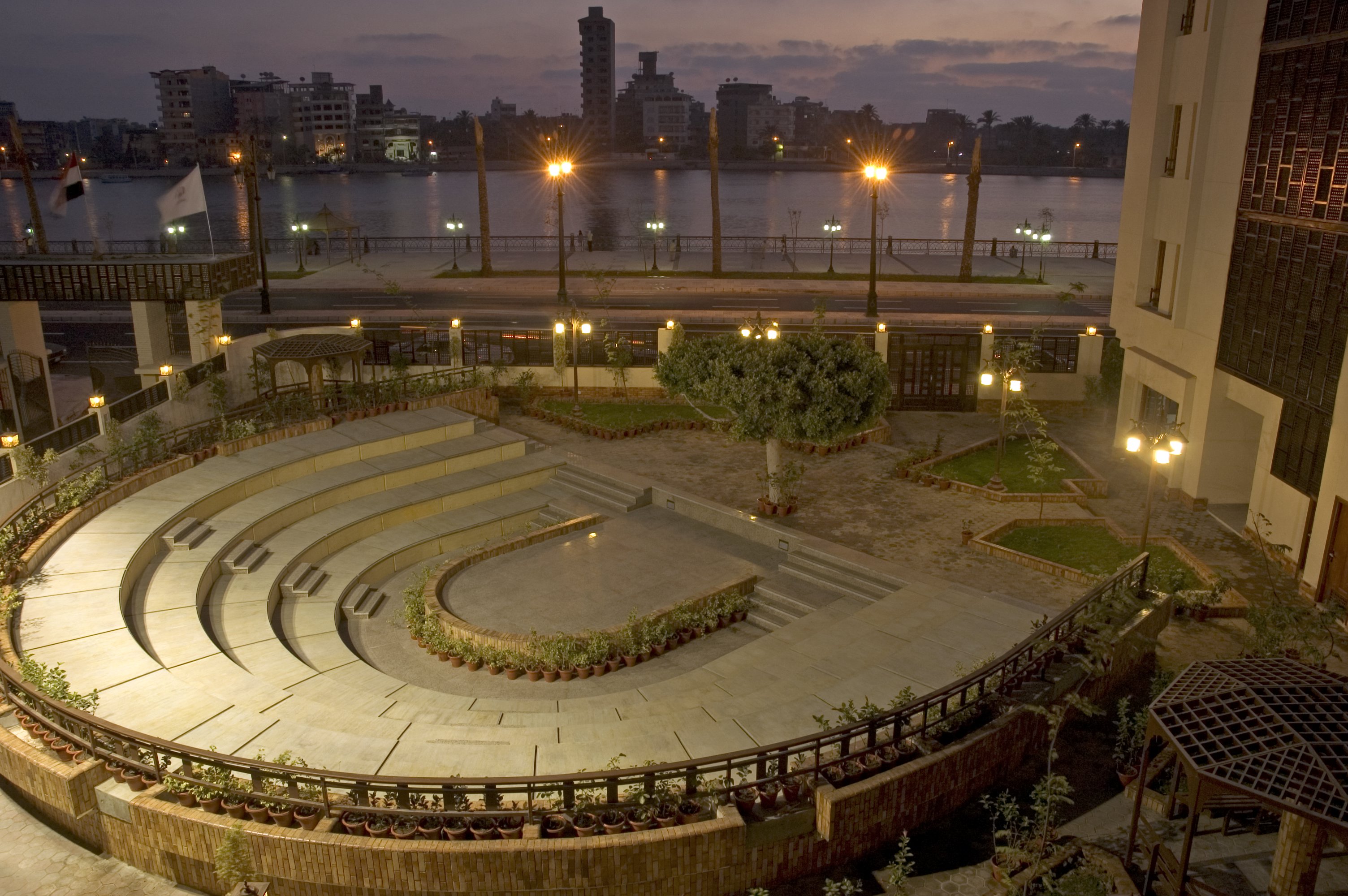  مكتبة  مصر العامة بدمياط